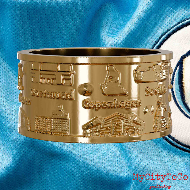 Vergoldeter Ring mit Reliefs bekannter Sehenswürdigkeiten der Spielorte und Stadien der Champions-League-Saison 2022/23 von Manchester City
