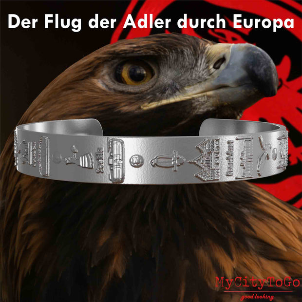Armreif aus Edelstahl mit Reliefs der Stadien und Sehenswürdigkeiten der Spielorte während der Europa-League-Saison 21/22 von Frankfurt mit einem Adlerkopf als Hintergrund