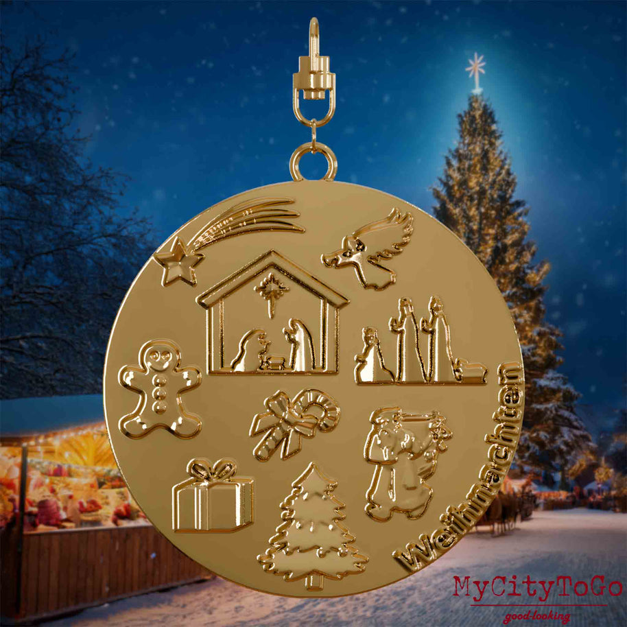 Halskette mit Drehwirbel und Rückseite eines Schmuckanhängers aus vergoldetem Messing, auf dem Reliefs bekannter Weihnachst- und Wintermotive abgebildet sind. Den Hintergrund bildet ein naechtliches Weihnachtsmotiv.