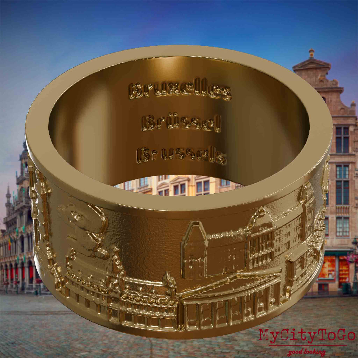 Ring aus vergoldetem Edelstahl mit Reliefs bekannter Sehenswürdigkeiten der Stadt Bruessel und einer Gravur des Stadtnamens auf der Innenseite. Den Hintergrund bildet eine Ansicht der Stadt Bruessel.