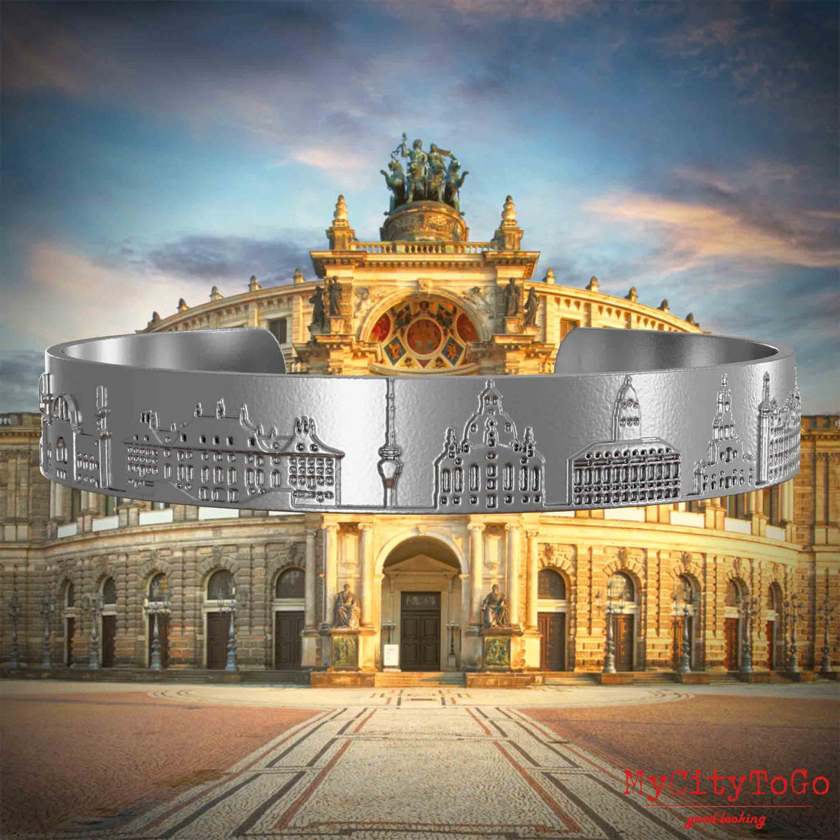 Armreif aus Edelstahl mit Reliefs bekannter Sehenswürdigkeiten der Stadt Dresden. Den Hintergrund bildet eine Ansicht der Stadt Dresden.