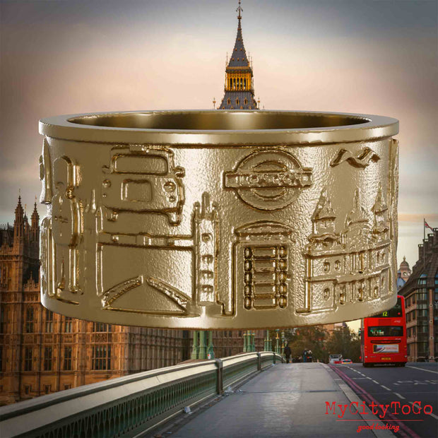 Ring aus vergoldetem Edelstahl mit Reliefs bekannter Sehenswürdigkeiten der Stadt London. Den Hintergrund bildet eine Ansicht der Stadt London.