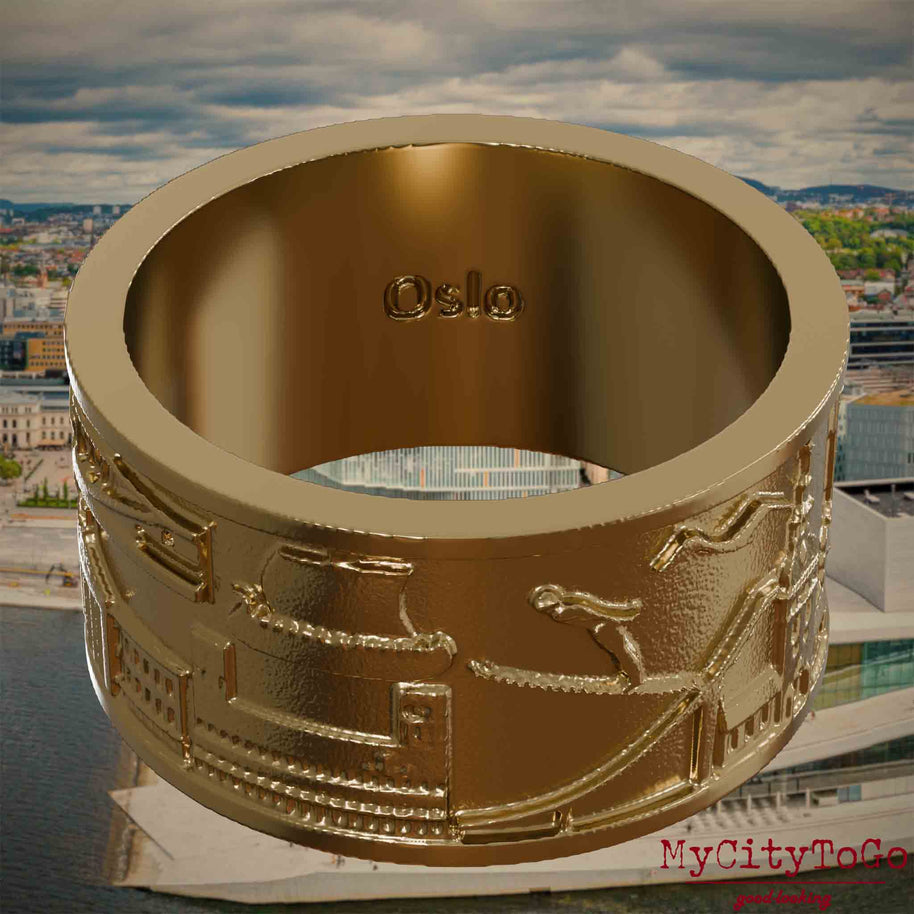 Ring aus vergoldetem Edelstahl mit Reliefs bekannter Sehenswürdigkeiten der Stadt Oslo und einer Gravur des Stadtnamens auf der Innenseite. Den Hintergrund bildet eine Ansicht der Stadt Oslo.