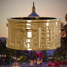 Vergoldeter Ring mit Reliefs bekannter Sehenswürdigkeiten der Stadt Washington. Den Hintergrund bildet eine Ansicht der Stadt Washington.