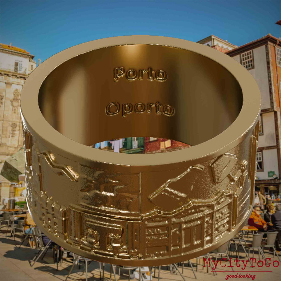 Ring aus vergoldetem Edelstahl mit Reliefs bekannter Sehenswürdigkeiten der Stadt Porto und einer Gravur des Stadtnamens auf der Innenseite. Den Hintergrund bildet eine Ansicht der Stadt Porto.