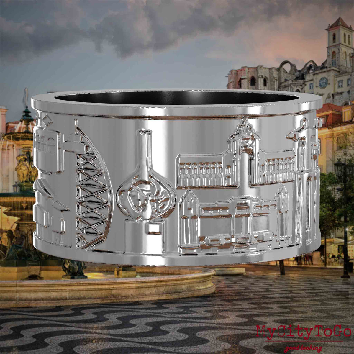 Silberner Ring mit Reliefs bekannter Sehenswürdigkeiten der Stadt Lissabon. Den Hintergrund bildet eine Ansicht der Stadt Lissabon.