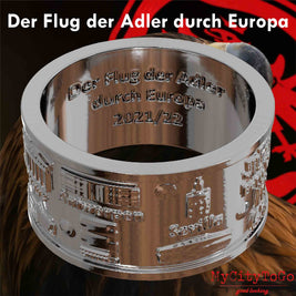 Silberner Ring mit Reliefs bekannter Sehenswürdigkeiten der Spielorte und Stadien der Frankfurter Europa-League-Saison 2021/22 und einer Gravur mit dem Text 