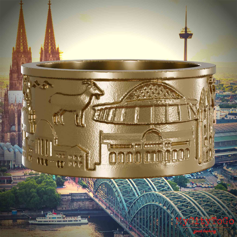 Ring aus vergoldetem Edelstahl mit Reliefs bekannter Sehenswürdigkeiten der Stadt Koeln. Den Hintergrund bildet eine Ansicht der Stadt Koeln.