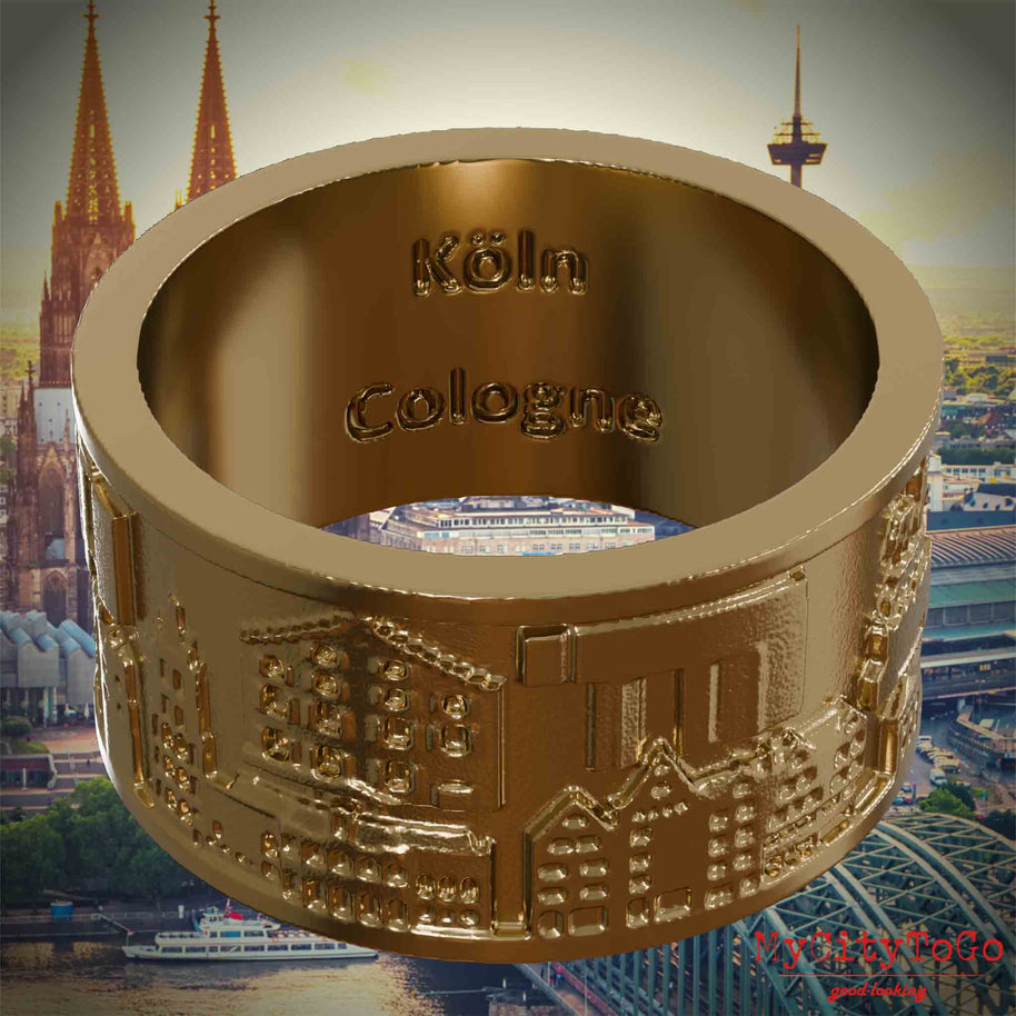 Ring aus vergoldetem Edelstahl mit Reliefs bekannter Sehenswürdigkeiten der Stadt Koeln und einer Gravur des Stadtnamens auf der Innenseite. Den Hintergrund bildet eine Ansicht der Stadt Koeln.