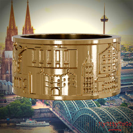 Vergoldeter Ring mit Reliefs bekannter Sehenswürdigkeiten der Stadt Koeln. Den Hintergrund bildet eine Ansicht der Stadt Koeln.